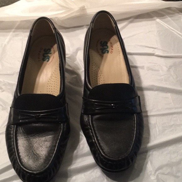 SAS Black 7.5 M Shoe w/ Slight Heel - Picture 1 of 8